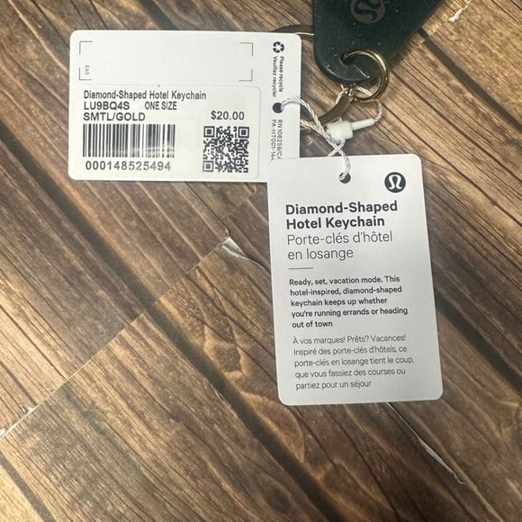 Lululemon Diamond Shaped Hotel Keychain NWT ONE SIZE (SMTL/GOLD) - Picture 8 of 9